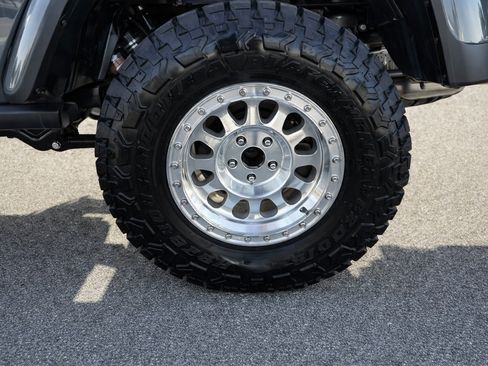 Used 2026 Jeep Gladiator Mojave AWD/4WD image 10