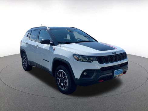 Used 2025 Jeep Compass Trailhawk image 1