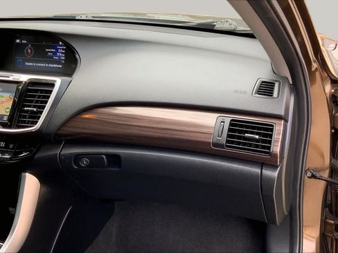 Used 2017 Honda Accord Touring image 19