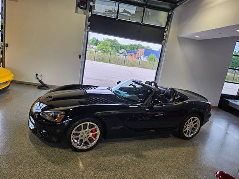 Used 2005 Dodge Viper SRT-10 RWD image 3