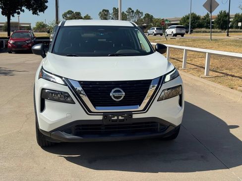 Used 2021 Nissan Rogue S FWD image 2