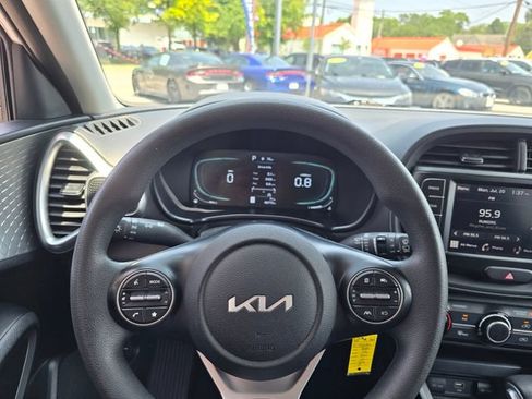Used 2024 Kia Soul LX w/ Option Group 015 FWD image 11