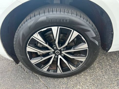 Used 2023 Volvo XC60 B5 Plus AWD/4WD image 8