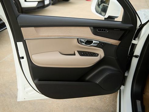 New 2026 Volvo XC90 T8 Plus image 10