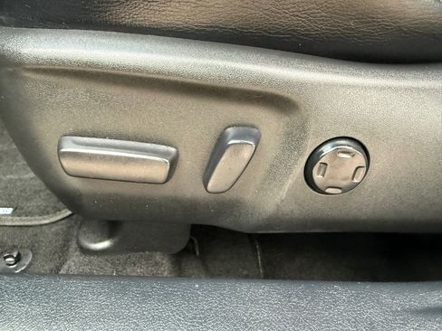 Used 2016 Toyota Avalon XLE image 19