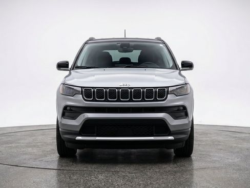 Used 2025 Jeep Compass Limited AWD/4WD image 2
