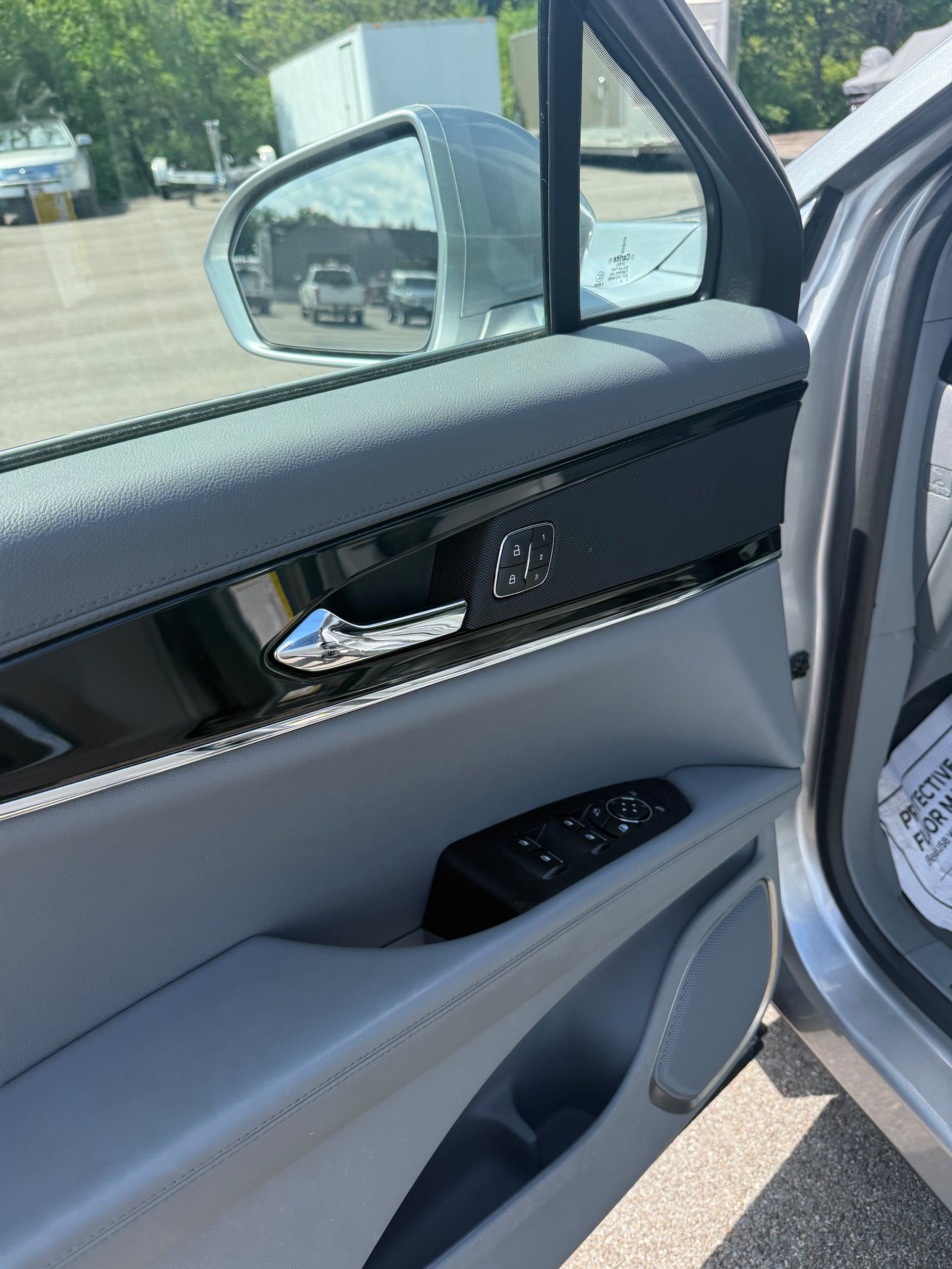Used 2023 Lincoln Nautilus Reserve AWD/4WD image 6