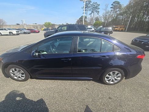 Used 2022 Toyota Corolla LE image 8