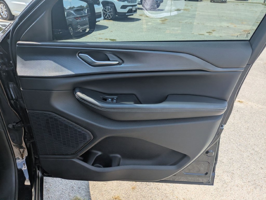 Used 2023 Jeep Grand Cherokee Altitude RWD image 33