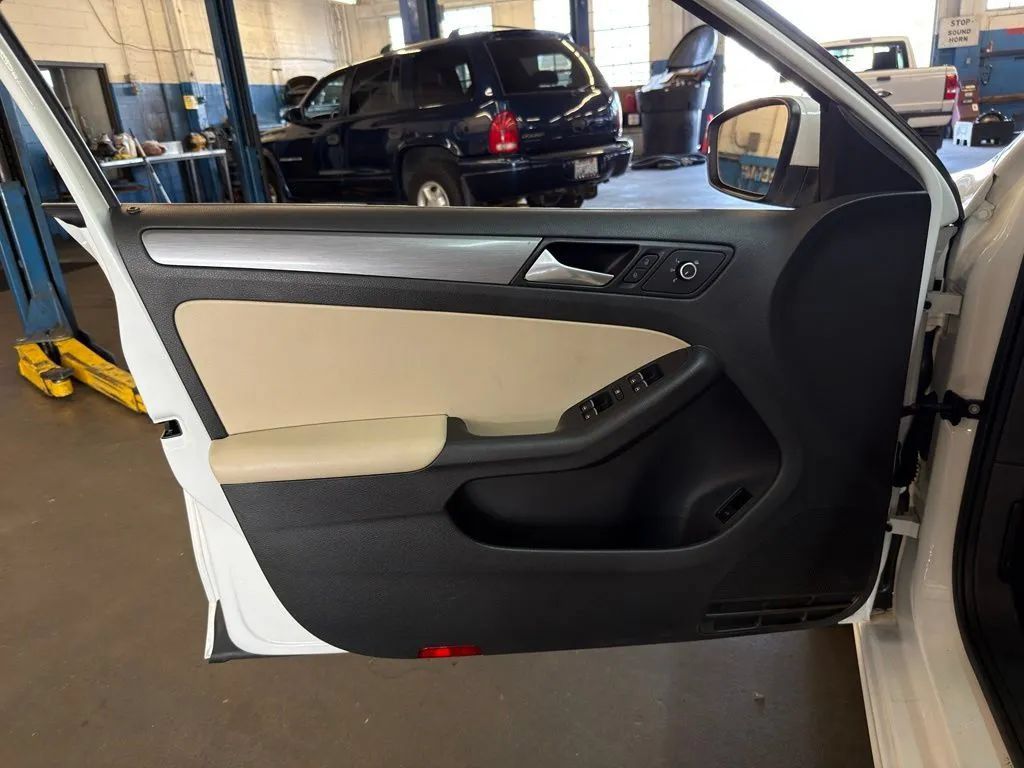Used 2014 Volkswagen Jetta TDI FWD image 19