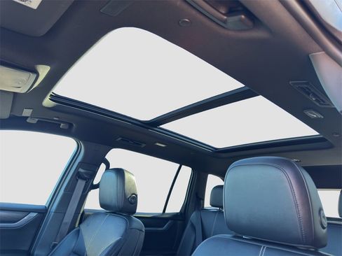 Used 2024 GMC Acadia Elevation image 29