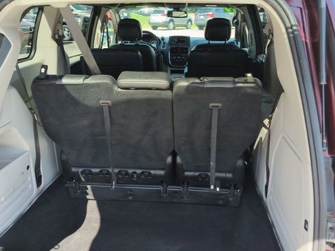 Used 2019 Dodge Grand Caravan SXT image 11