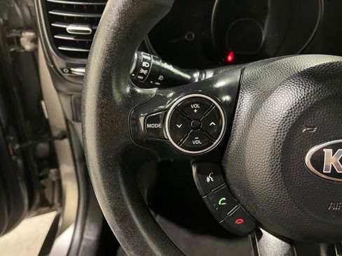 Used 2016 Kia Soul + image 23