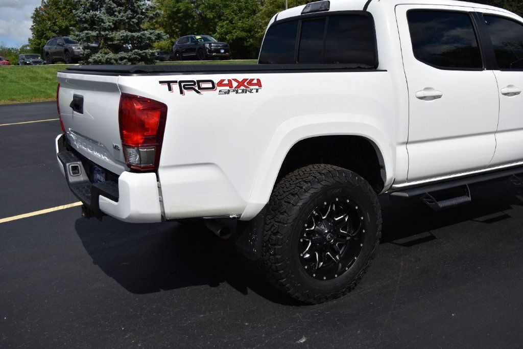 Used 2016 Toyota Tacoma TRD Sport w/ Towing Package AWD/4WD image 6