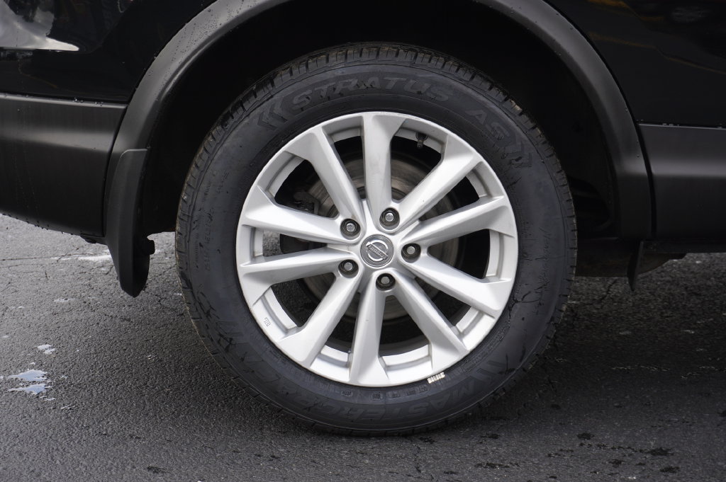 Used 2017 Nissan Rogue Sport SV AWD/4WD image 12