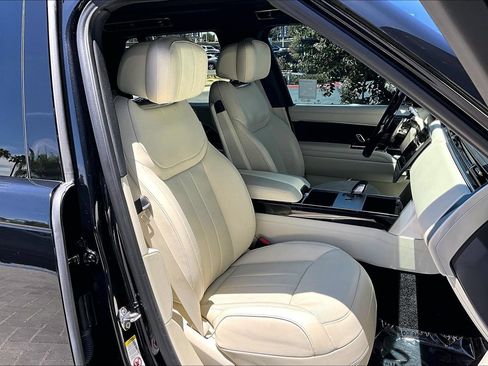 Used 2025 Land Rover Range Rover Autobiography AWD/4WD image 7