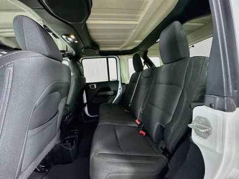 Used 2019 Jeep Wrangler Unlimited Sahara AWD/4WD image 29