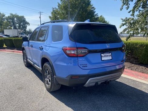 Used 2025 Honda Pilot TrailSport image 8