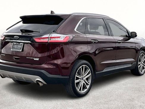 Used 2019 Ford Edge Titanium image 2