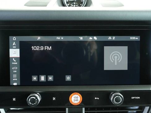 Certified 2025 Porsche Macan AWD/4WD image 18