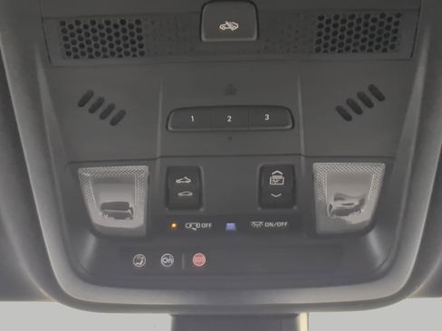 Used 2025 Cadillac XT6 Premium Luxury w/ Technology Package AWD/4WD image 18