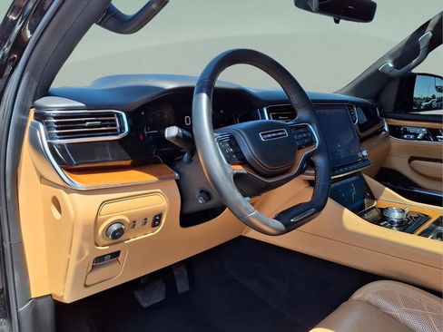 Used 2022 Jeep Grand Wagoneer Series III w/ Rear Seat Video Group 1 AWD/4WD image 13