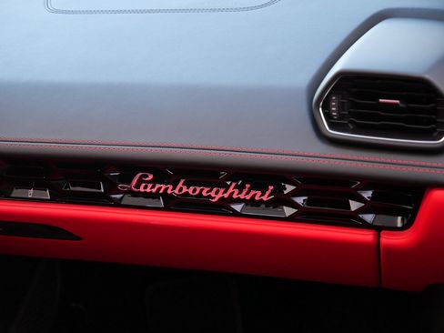 Used 2023 Lamborghini Huracan EVO image 21