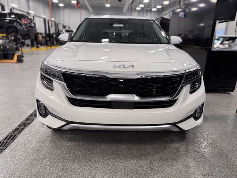 Certified 2023 Kia Seltos SX w/ SX Sunroof Package image 33