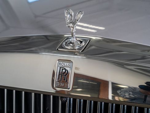 Used 2022 Rolls-Royce Phantom Sedan image 18