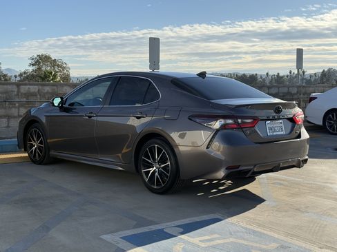 Used 2024 Toyota Camry SE image 9
