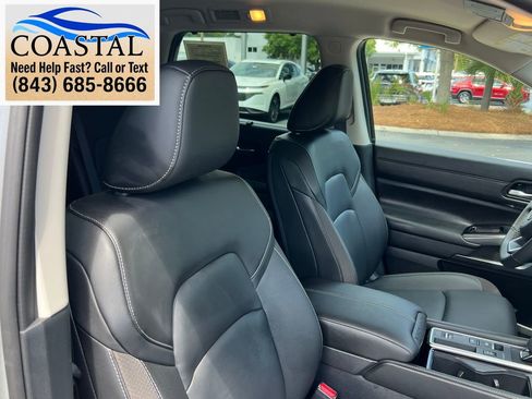 Used 2025 Nissan Pathfinder SL FWD image 26