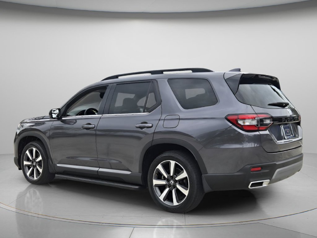 Used 2023 Honda Pilot Touring image 8