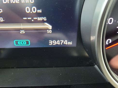 Certified 2024 Kia Carnival EX image 27