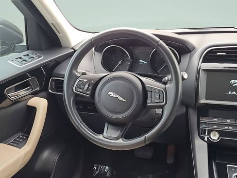 Used 2020 Jaguar F-PACE Premium image 22