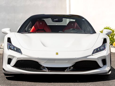 Used 2022 Ferrari F8 Tributo RWD image 4