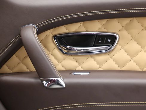 Used 2018 Bentley Bentayga AWD/4WD image 80