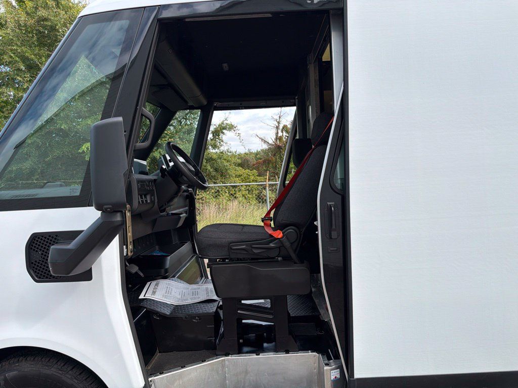 Used 2024 Chevrolet Brightdrop 600 w/ Commercial Equipment Package AWD/4WD image 16