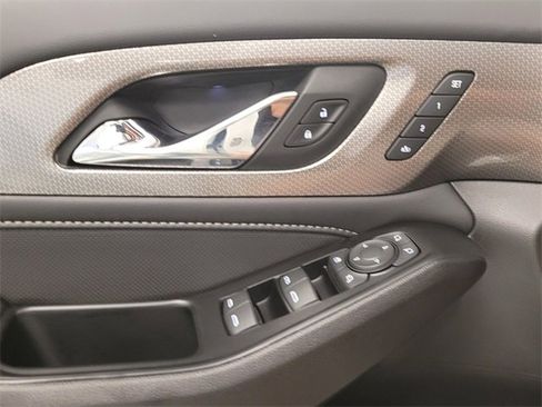 Used 2023 Chevrolet Traverse Premier image 16