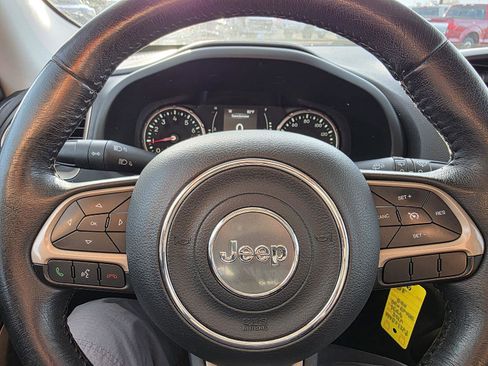 Used 2016 Jeep Renegade Latitude w/ Cold Weather Group FWD image 14