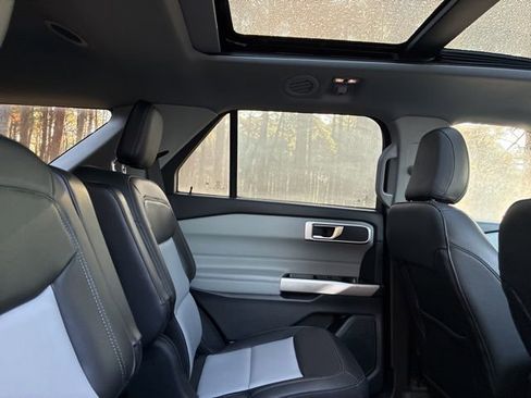 Used 2022 Ford Explorer XLT w/ Equipment Group 202A image 24
