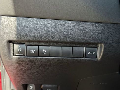 Used 2023 Toyota Venza LE AWD/4WD image 23