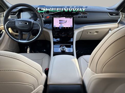 New 2025 Jeep Grand Cherokee Limited image 8