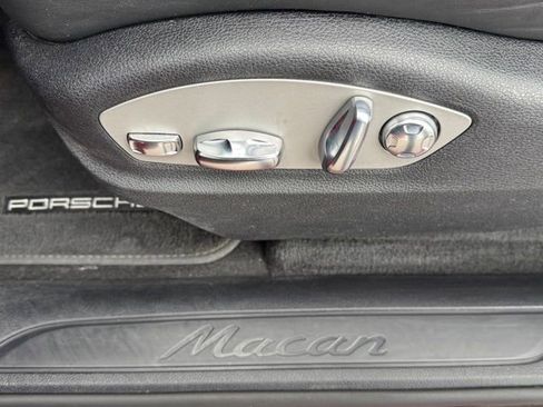 Certified 2023 Porsche Macan AWD/4WD image 17