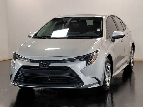 Used 2023 Toyota Corolla LE image 4