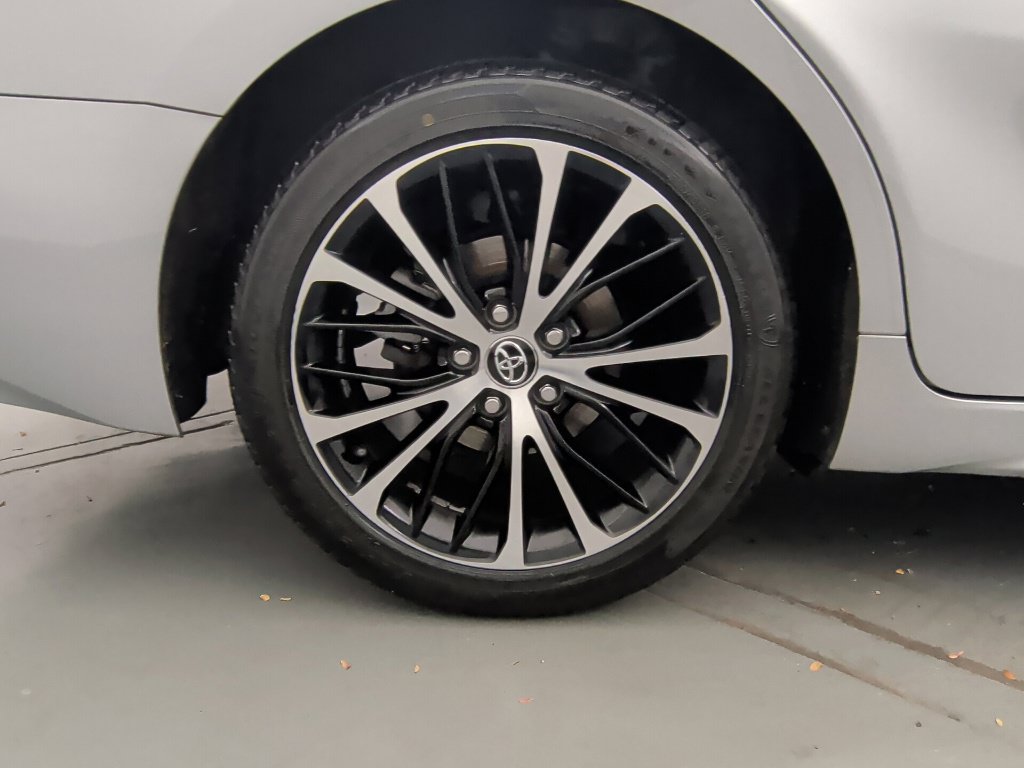 Used 2020 Toyota Camry SE FWD image 11