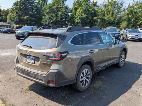 Used 2025 Subaru Outback Premium w/ Popular Package #1A AWD/4WD image 8