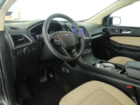 Used 2020 Ford Edge SE image 3