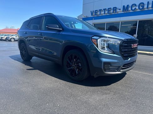 Certified 2024 GMC Terrain SLE w/ Driver Convenience Package AWD/4WD image 1