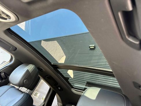 Certified 2025 Porsche Macan image 39