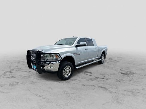 Used 2018 RAM 2500 Laramie AWD/4WD image 4
